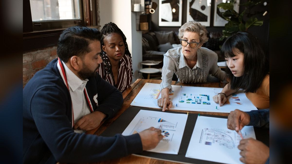 How do I navigate a 14-stakeholder enterprise deal — figure 6