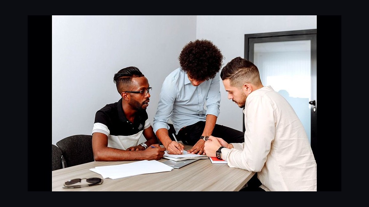 How do sports agencies make money and how does the business model work in 2027?