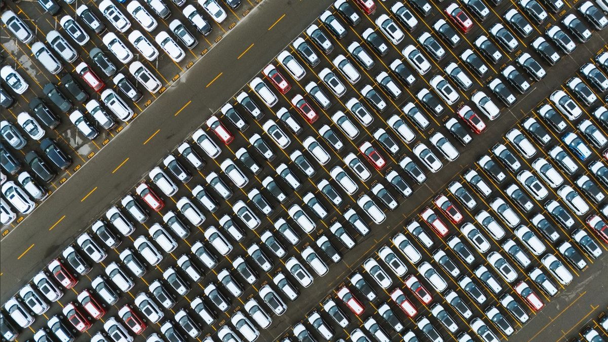 How'd you fix Lordstown Motors's revenue issues in 2026?