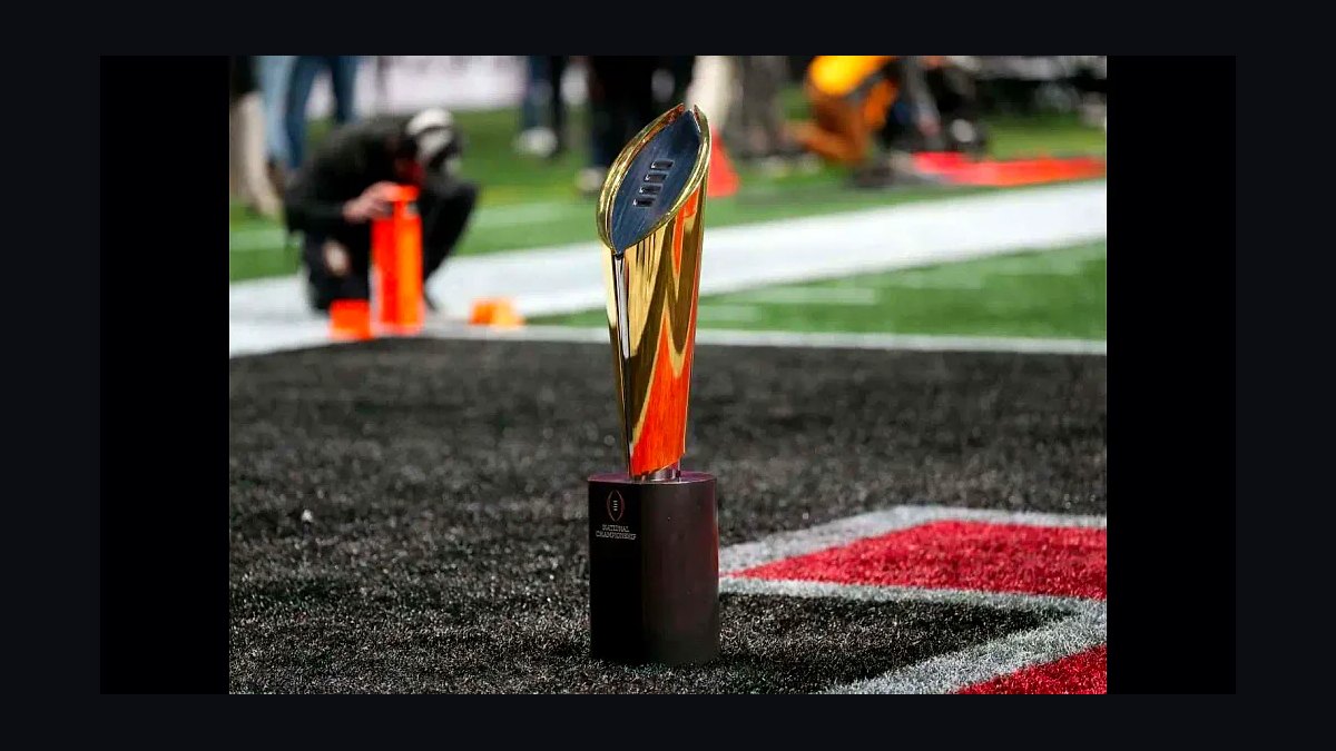 How does the new College Football Playoff straight-seeding format work in 2027?