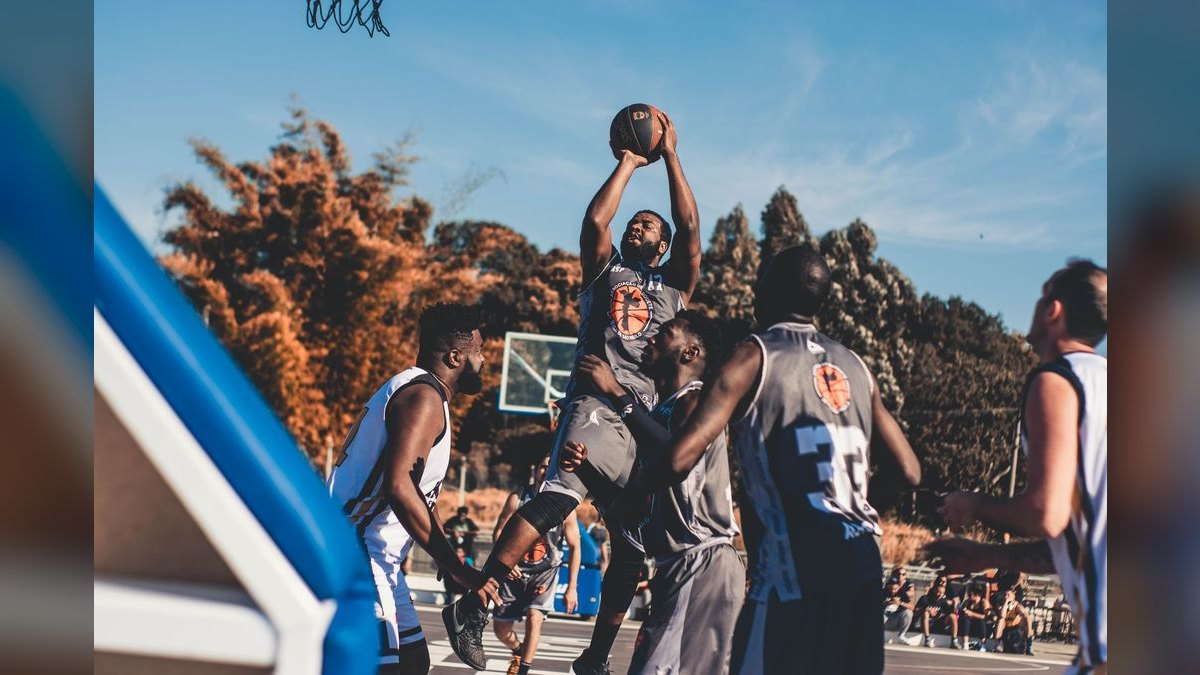How much do Pittsburgh men's basketball players earn from NIL in 2027 — figure 2