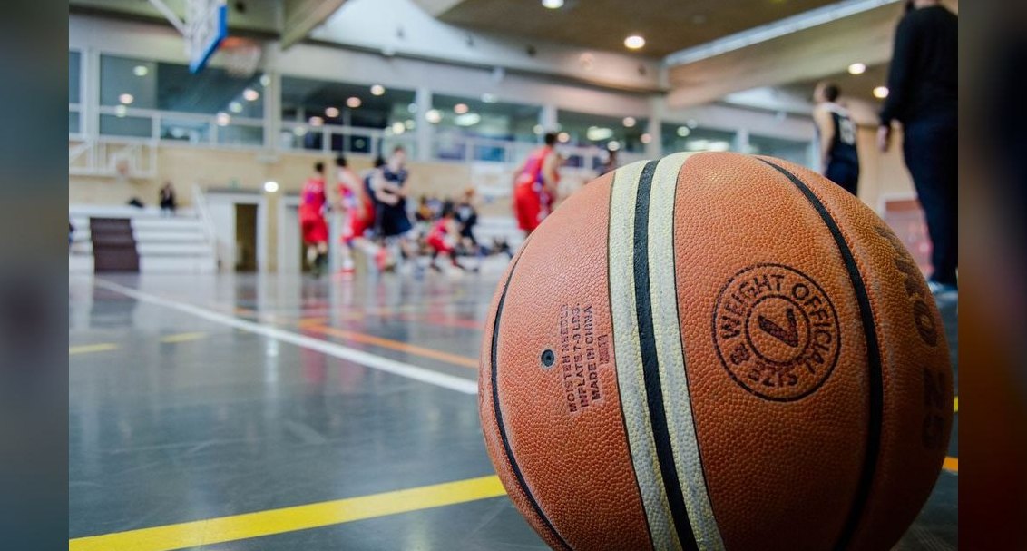 How much do Pittsburgh men's basketball players earn from NIL in 2027?