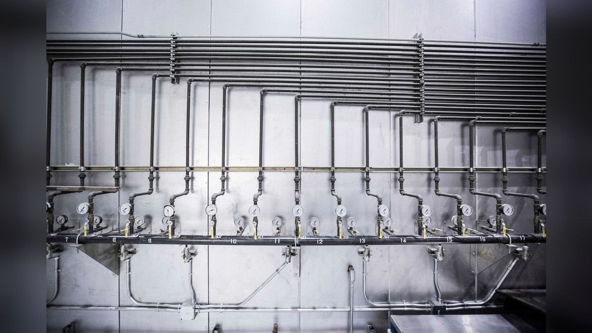 How do you run a pipeline review that isn't just status updates?
