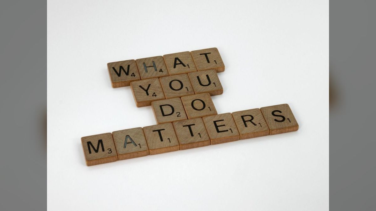 What KPIs matter most for a fintech sales team?
