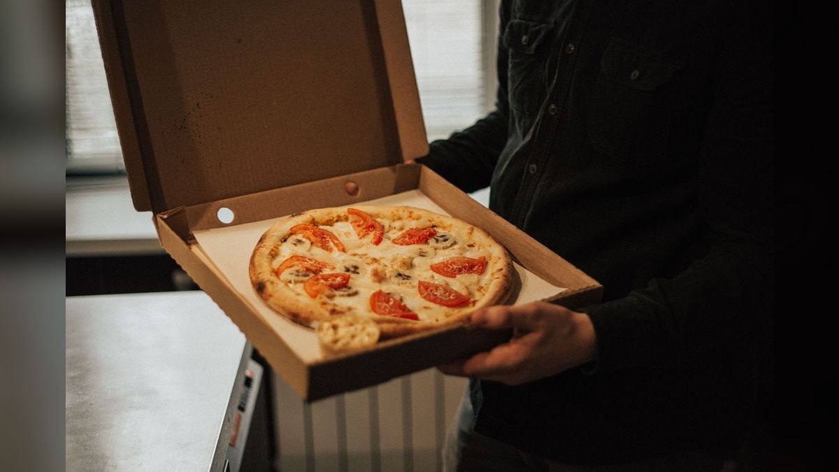 Should I open or buy a Pizza Hut franchise in 2027 — figure 1