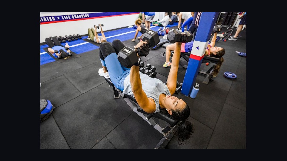 Should I open or buy an F45 Training franchise in 2027 — figure 1