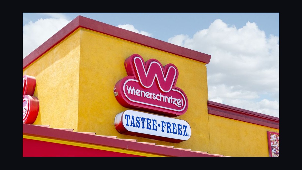 Should I open or buy a Wienerschnitzel franchise in 2027?