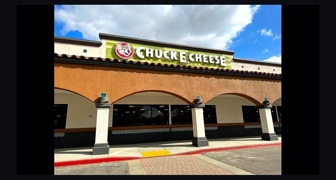 Should I open or buy a Chuck E Cheese franchise in 2027?