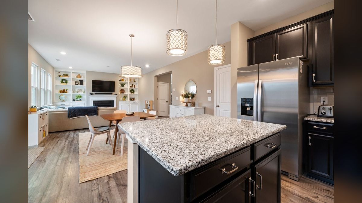 Should I open or buy a Granite Transformations franchise in 2027 — figure 1