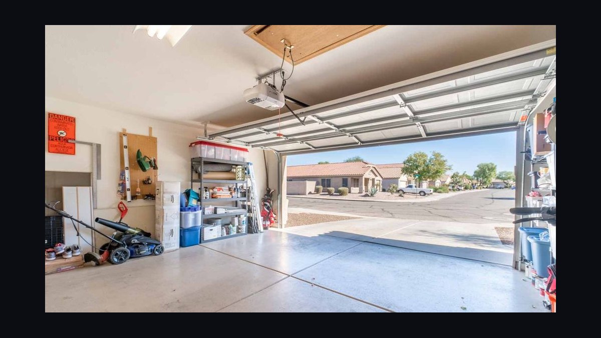 Should I open or buy a Garage Experts franchise in 2027?