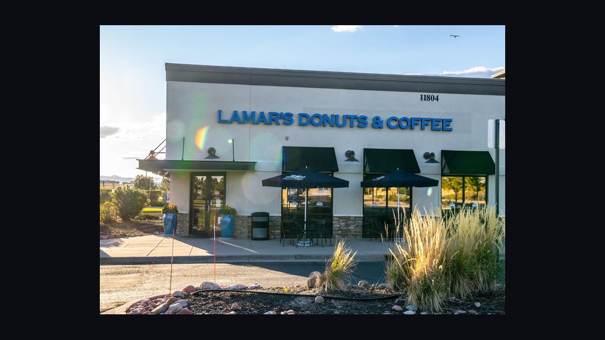 Should I open or buy a LaMar's Donuts franchise in 2027 — figure 6