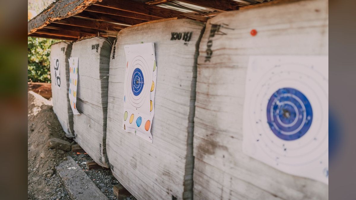 How does Salesforce hit its 2027 revenue target — figure 1