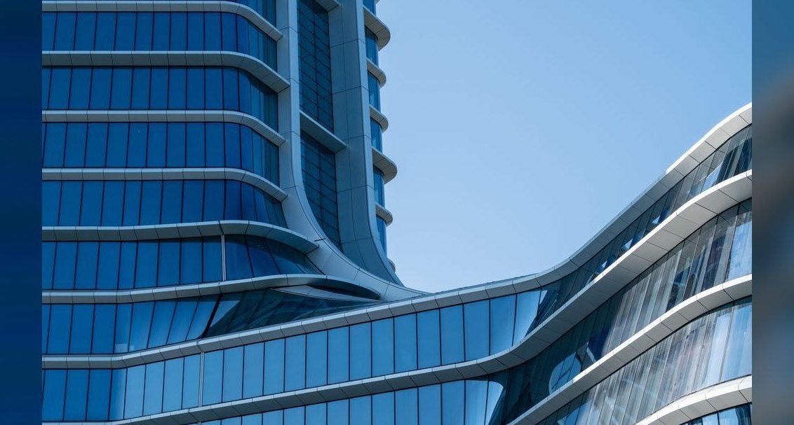 How does Salesforce hit its 2027 revenue target?