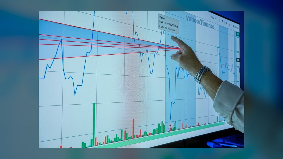 How should Salesforce price Agentforce — per agent or per seat — figure 7