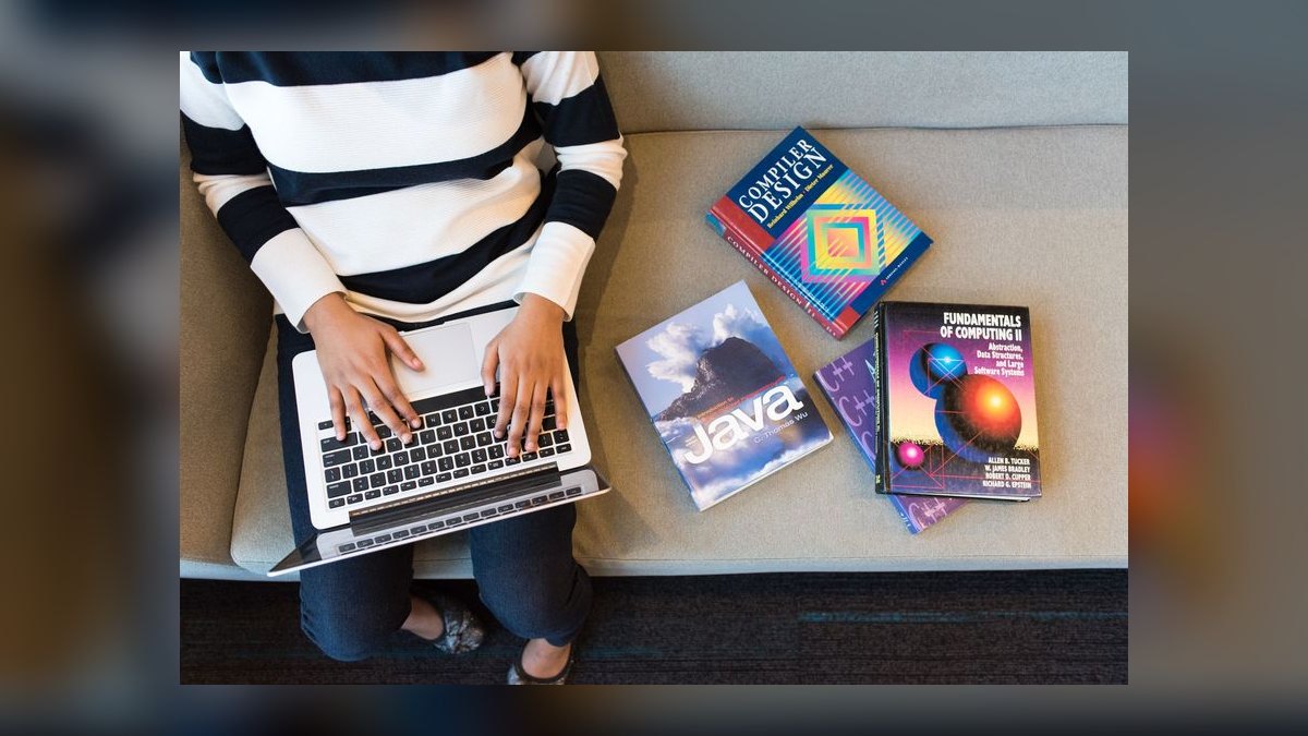 Should I learn Salesforce or HubSpot in 2027 — figure 7