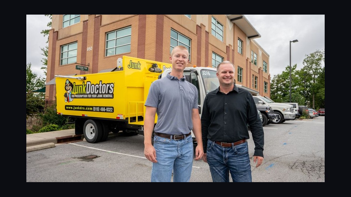 Should I open or buy a Junk Doctors franchise in 2027 — figure 1