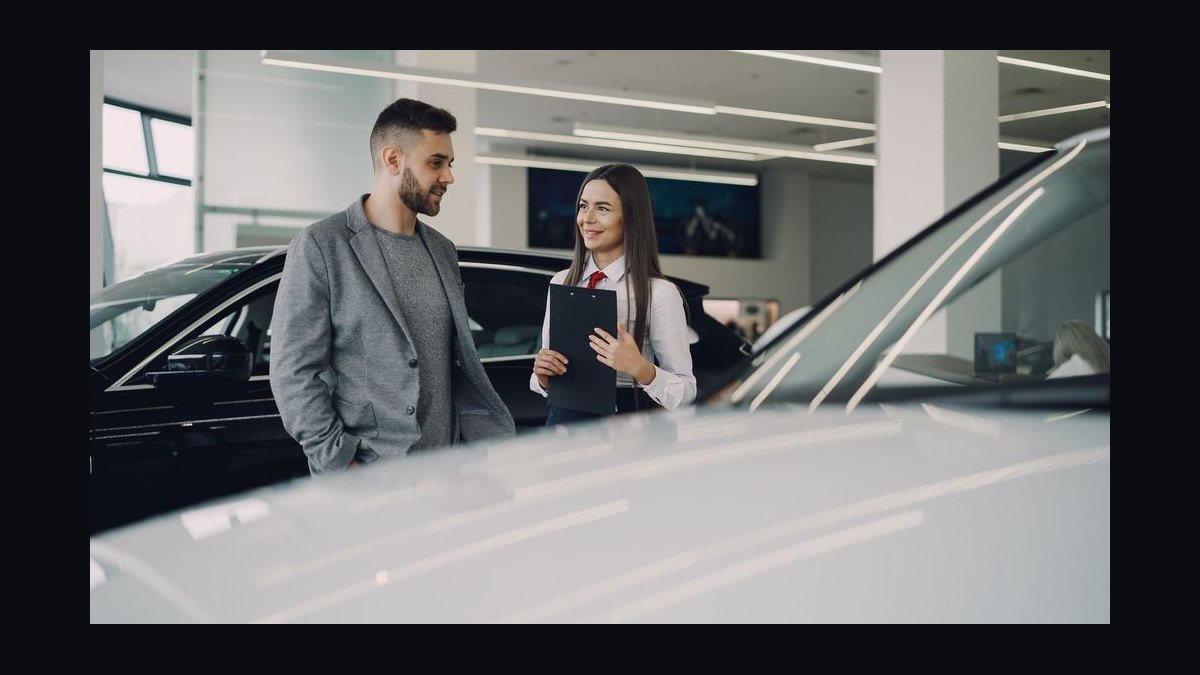 How Many Salespeople Should I Schedule on My Auto Dealership Floor Each Day?