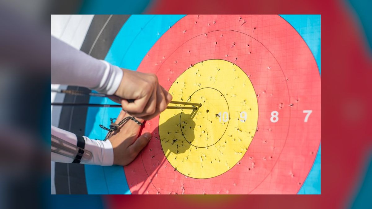 How does Snowflake hit its 2027 revenue target — figure 9