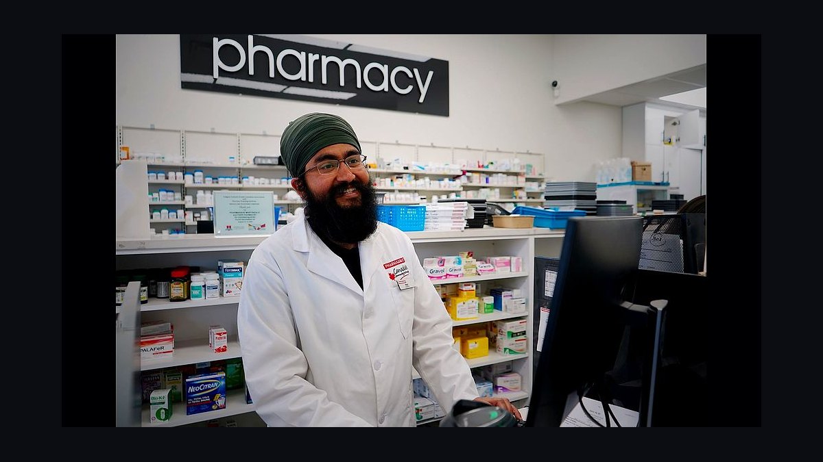 How Do I Get My Pharmacy Staff to Drive Front-of-Store Sales in 2026?
