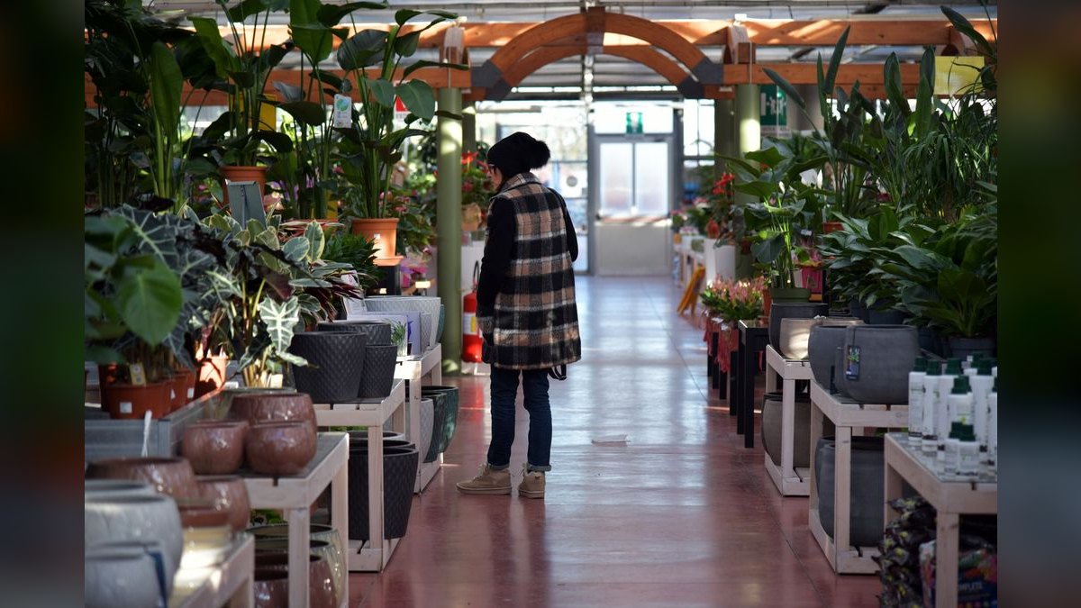 How Do I Get My Garden Center Staff to Sell Soil and Fertilizer Add-Ons?