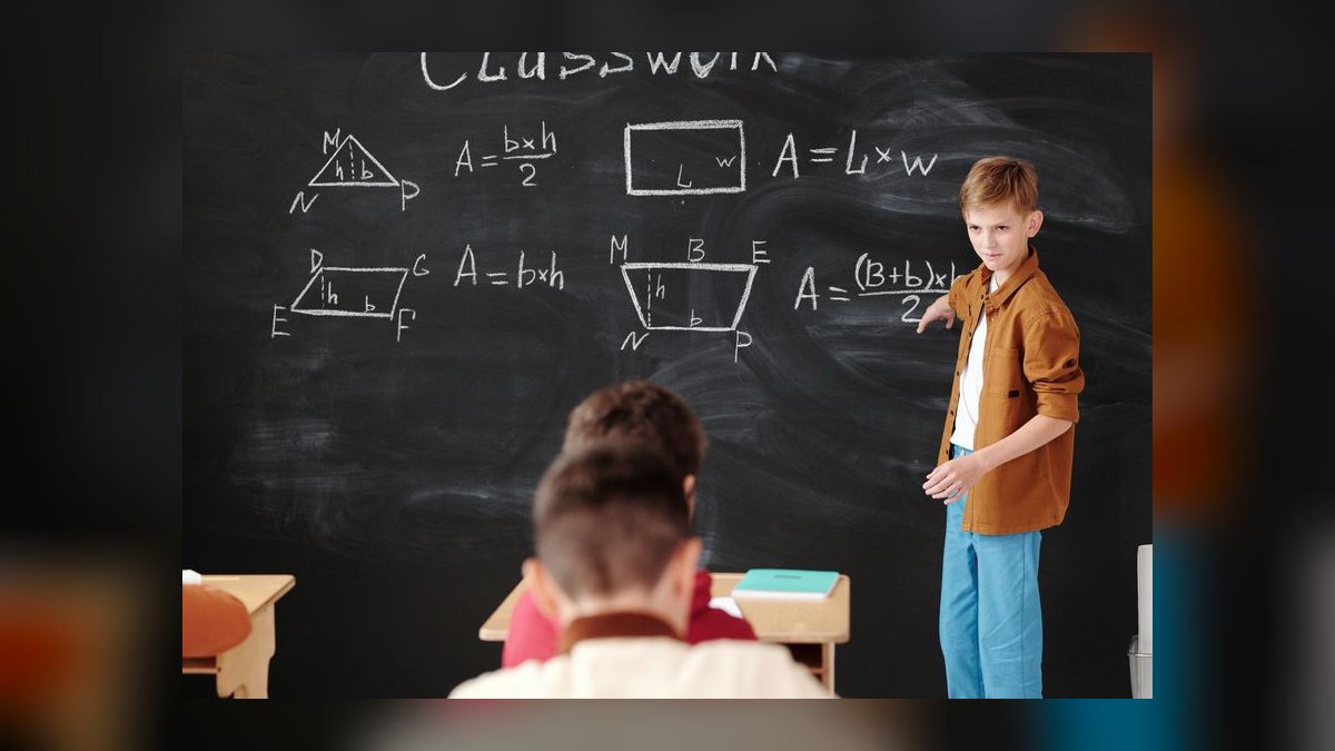 What does Snowflake churn math look like under AI pressure — figure 10