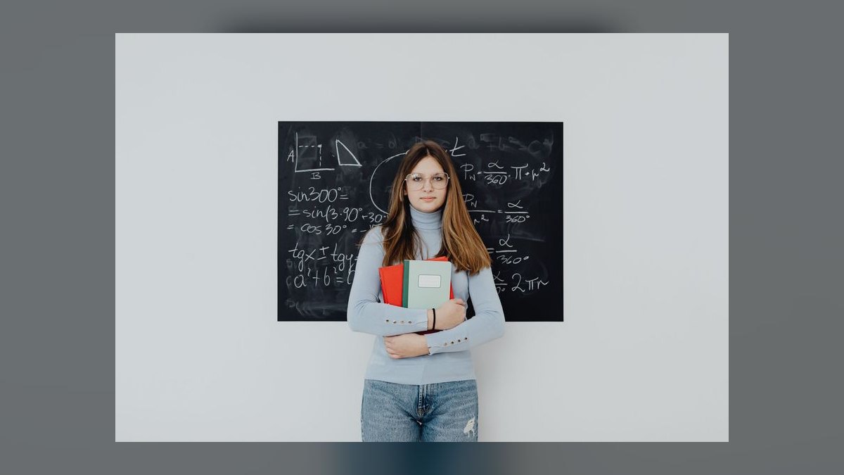 What does Snowflake churn math look like under AI pressure — figure 9
