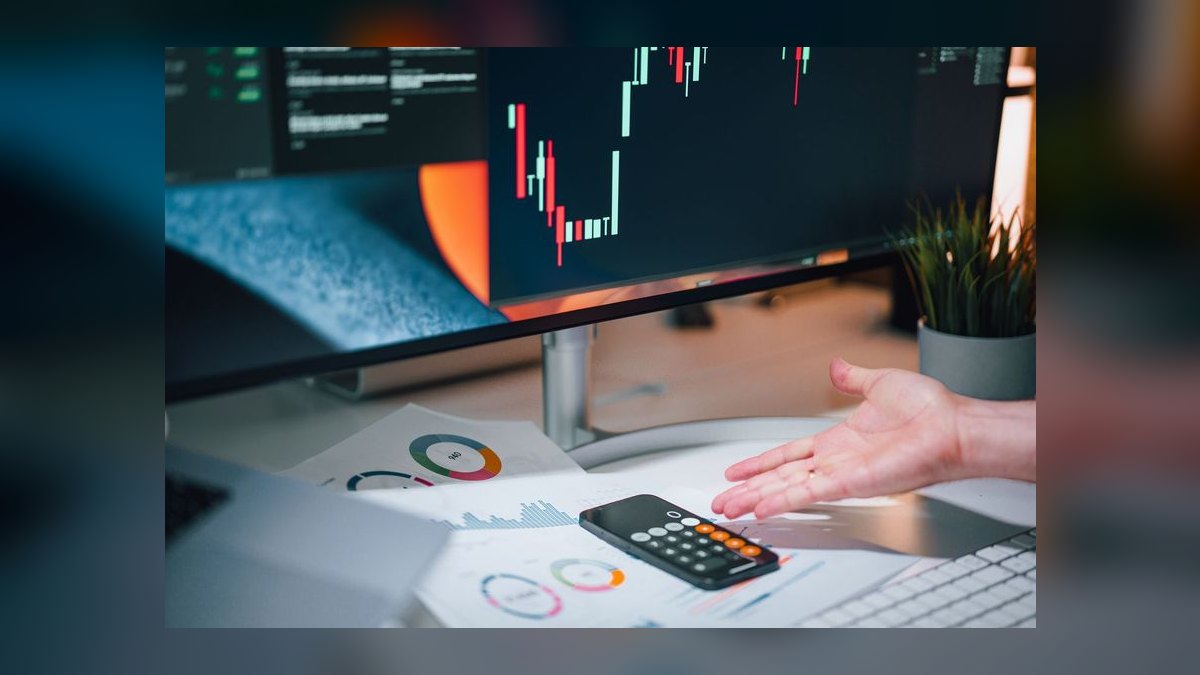 How does Snowflake compute pricing compare to BigQuery and Redshift — figure 2