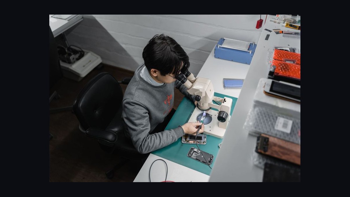 How Many Employees Should I Schedule Each Shift at My Phone Repair Shop — figure 1