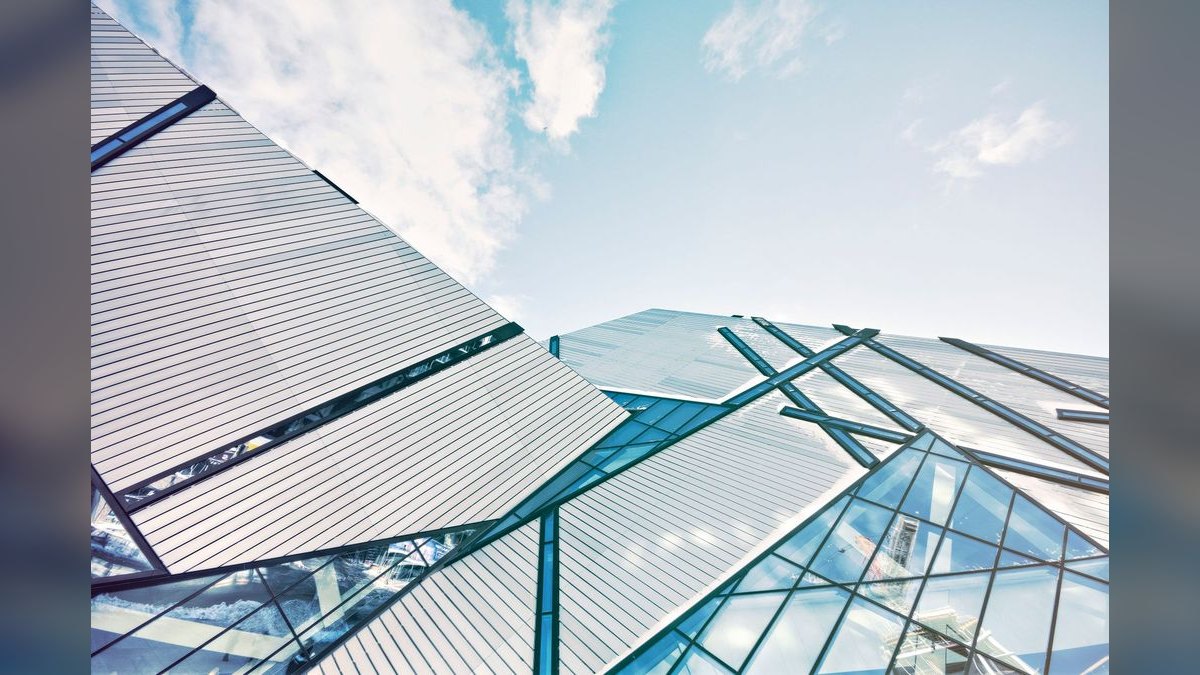 Should I Hire a Fractional CRO If My Net Revenue Retention Is Below 100 Percent?