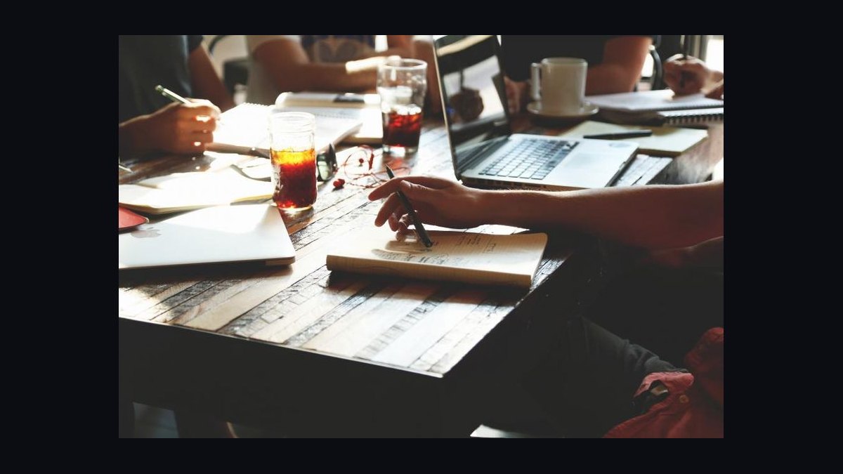 How Do I Reconcile Competing Sales Forecasting Methods in 2027 — figure 5