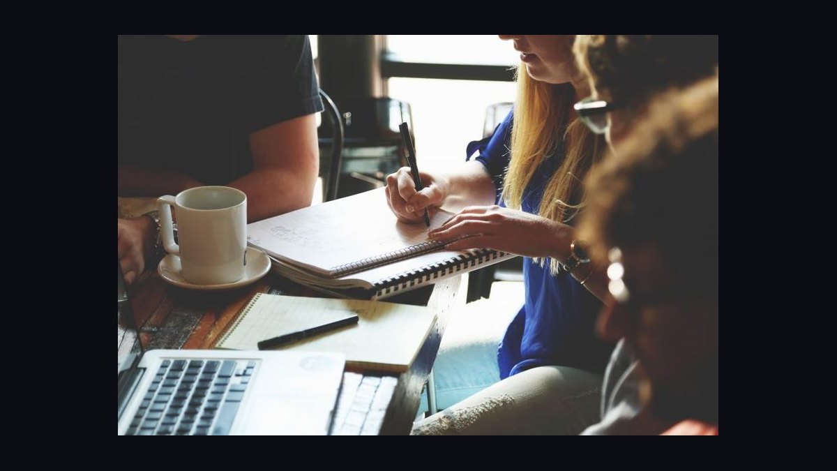 How Do I Reconcile Competing Sales Forecasting Methods in 2027 — figure 8