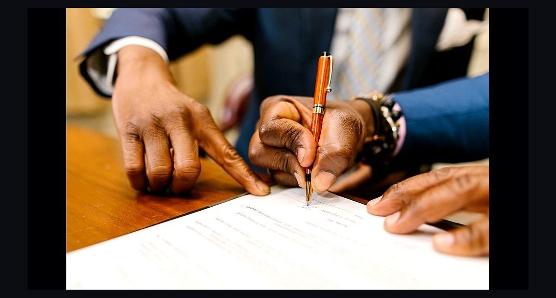 How Should RevOps Adjust Contract Lengths When Buying Committees Delay Decisions in 2027?