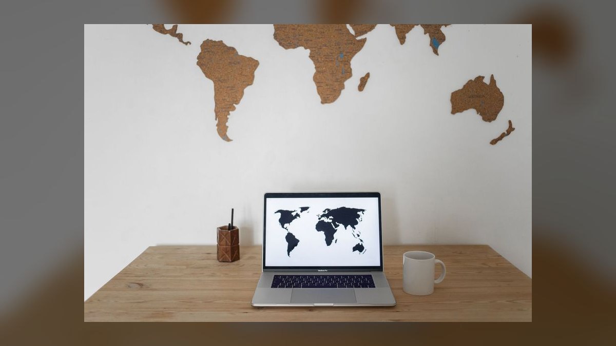How does ServiceNow grow internationally without burning margin — figure 10