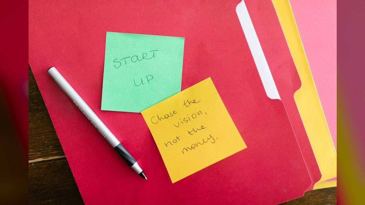 When does a startup need its first sales manager — figure 1