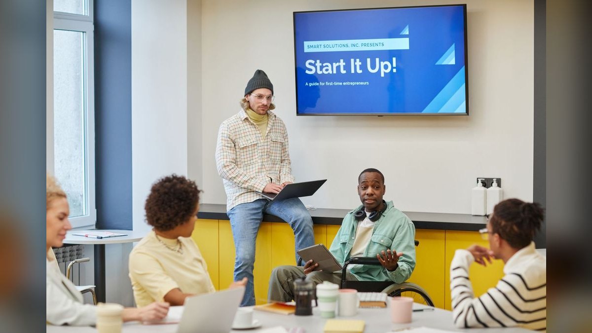 When does a startup need its first sales manager — figure 5