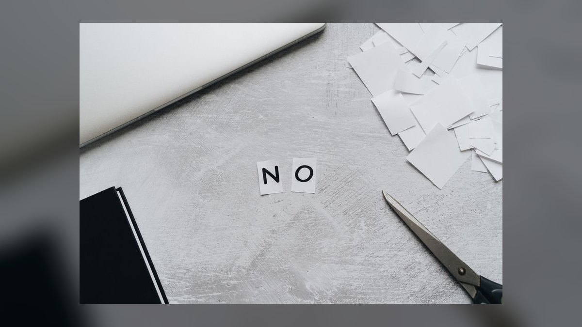 Why are buying committees in 2027 rejecting vendor ROI calculators built on generic AI models — figure 10