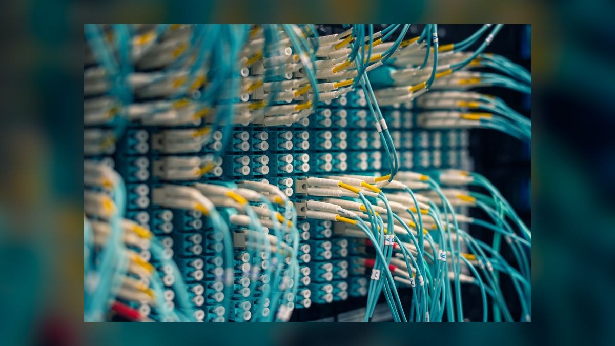 What is ServiceNow data-center strategy through 2027 — figure 10