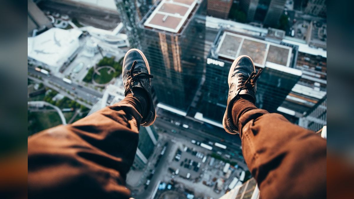 What specific AI hallucination risks are plaguing B2B sales demos in 2027 — figure 4