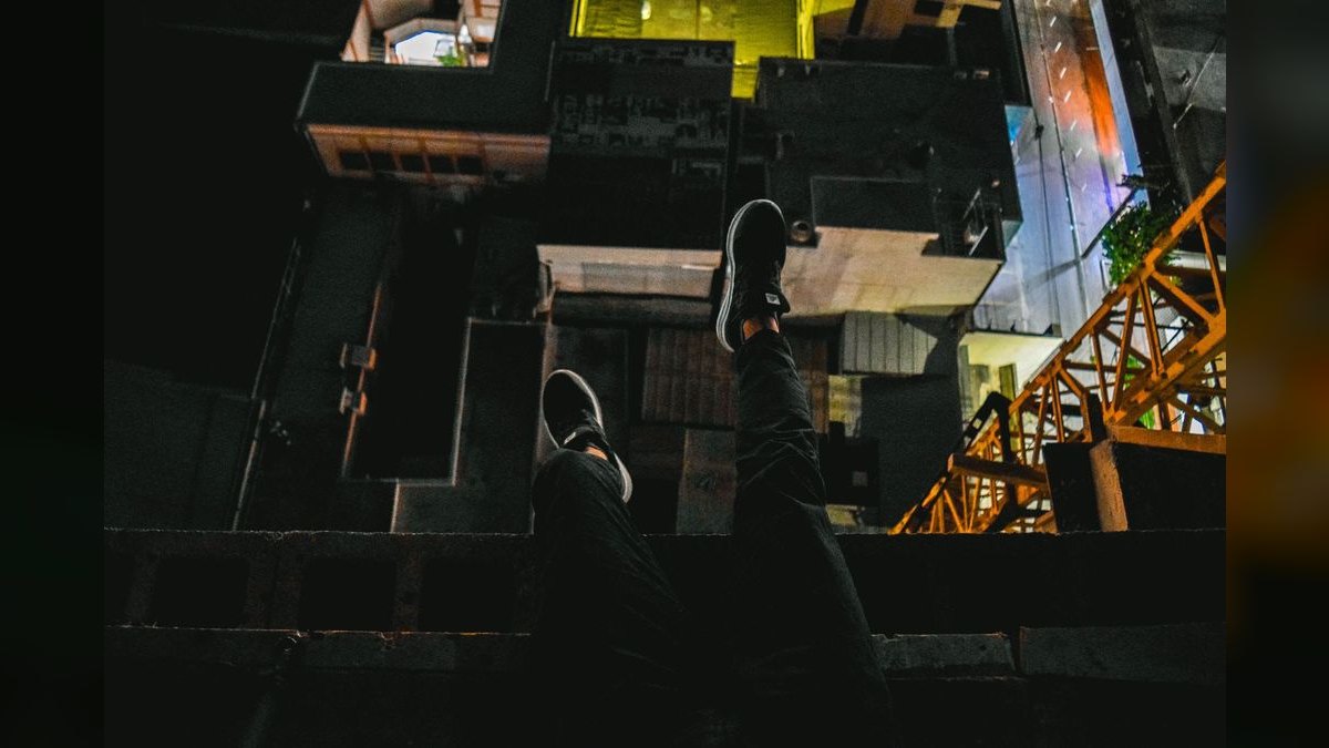 What specific AI hallucination risks are plaguing B2B sales demos in 2027?