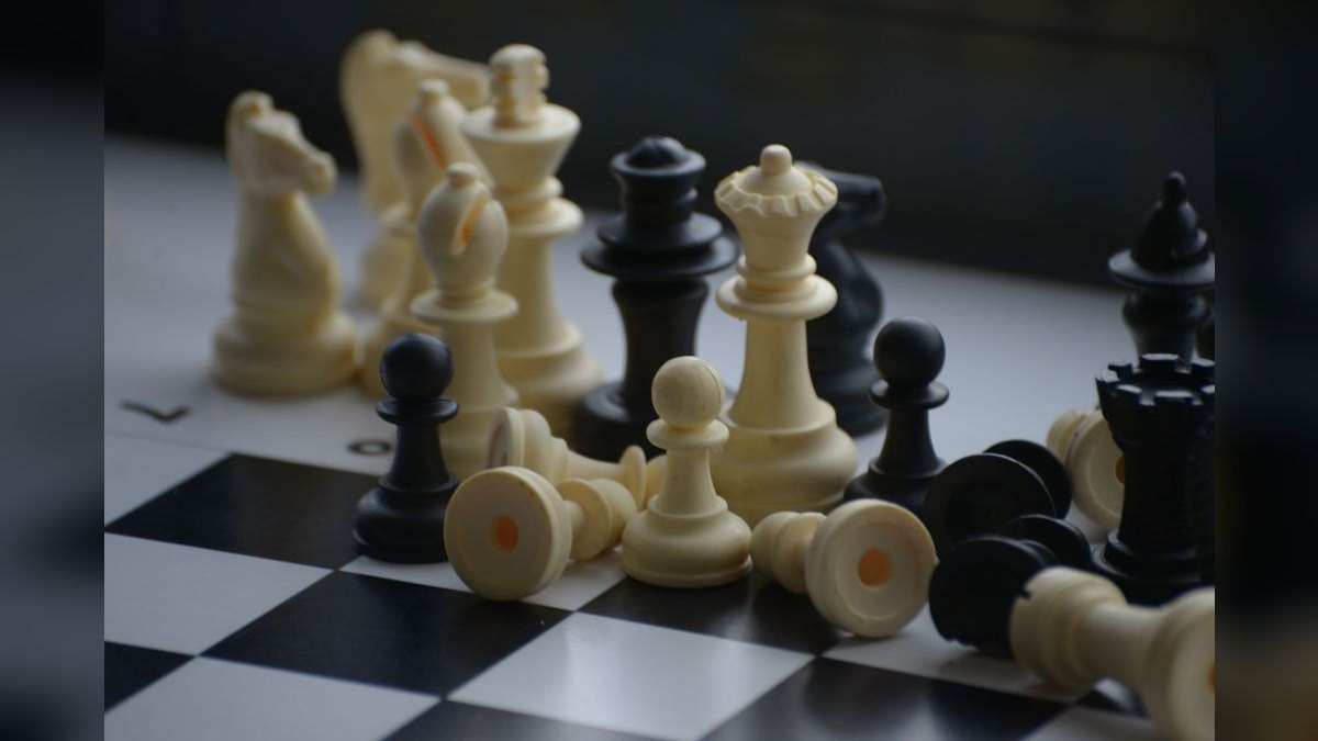 What 2027 GTM tactics shorten extended sales cycles for mid-market deals — figure 2
