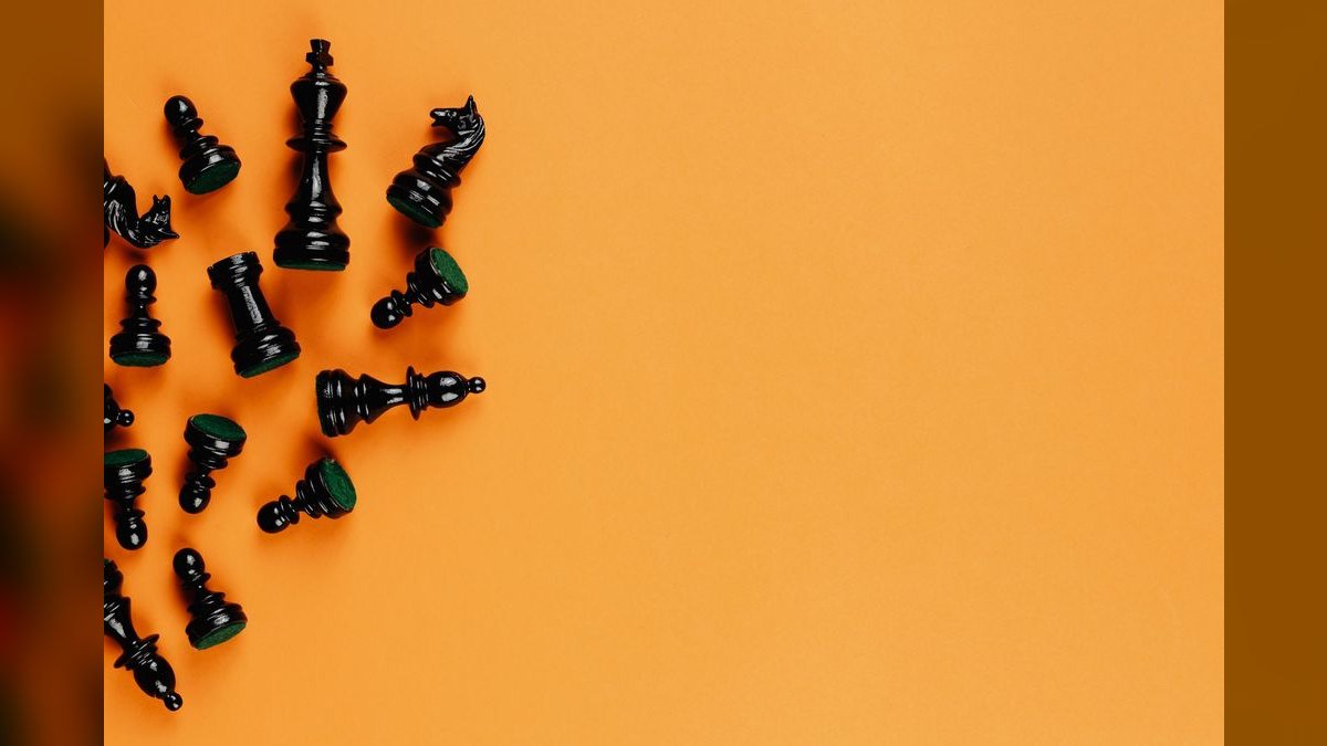 What 2027 GTM tactics shorten extended sales cycles for mid-market deals — figure 3