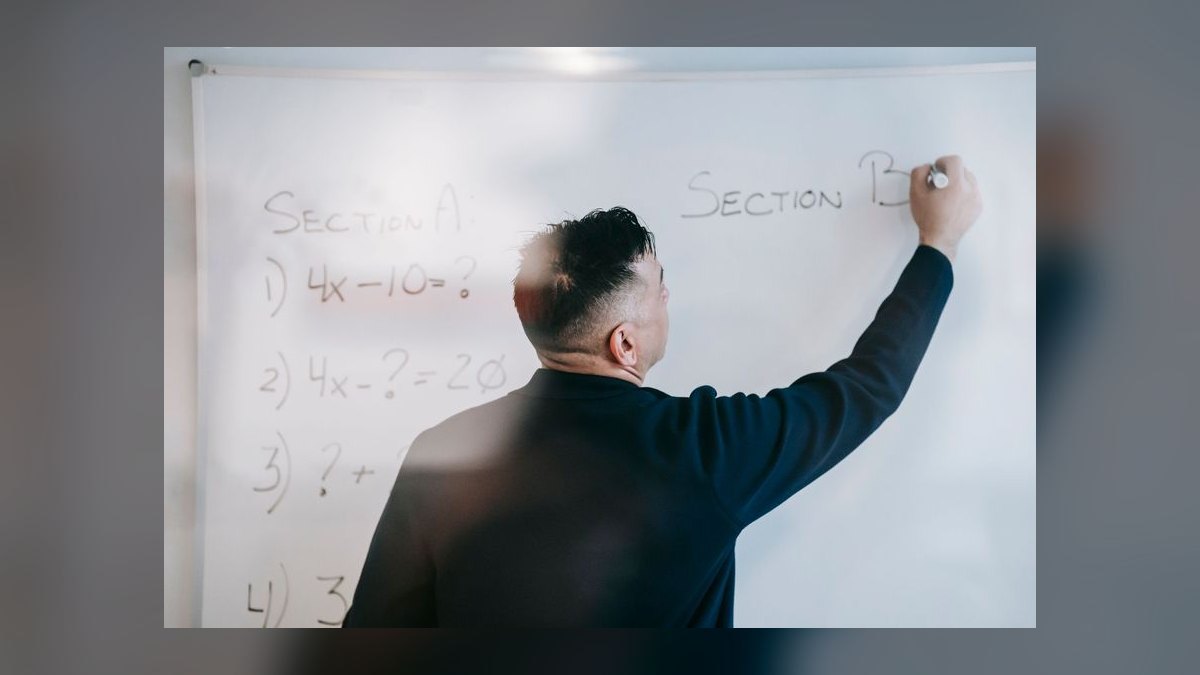 What does ServiceNow's churn math look like under AI pressure — figure 8