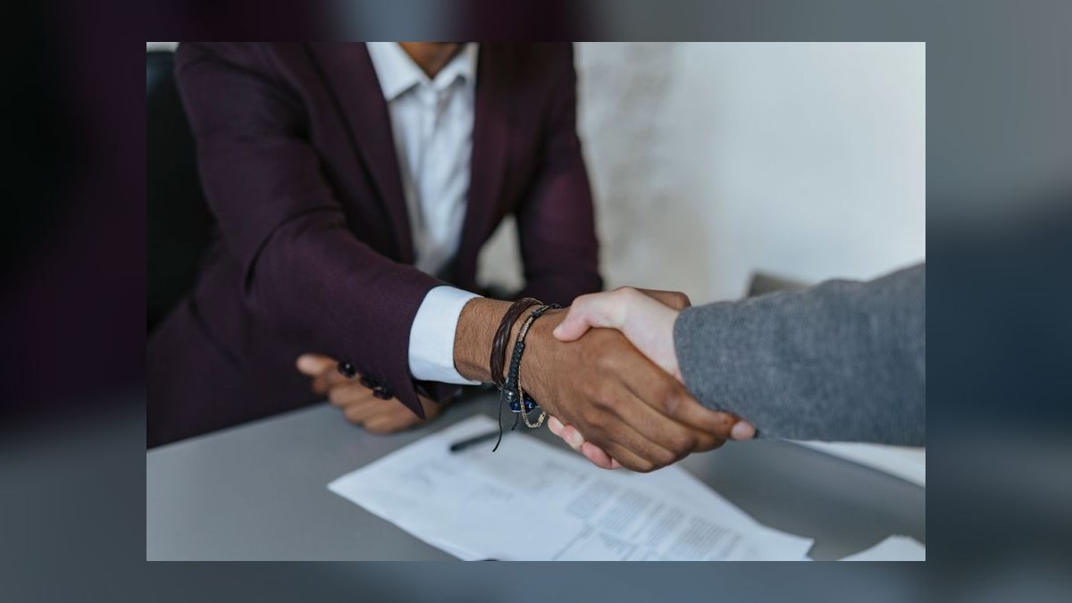 How can RevOps use AI to identify stalled deals in longer sales cycles — figure 5