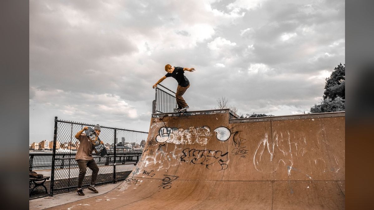 How long should AE ramp realistically take in mid-market SaaS — figure 4