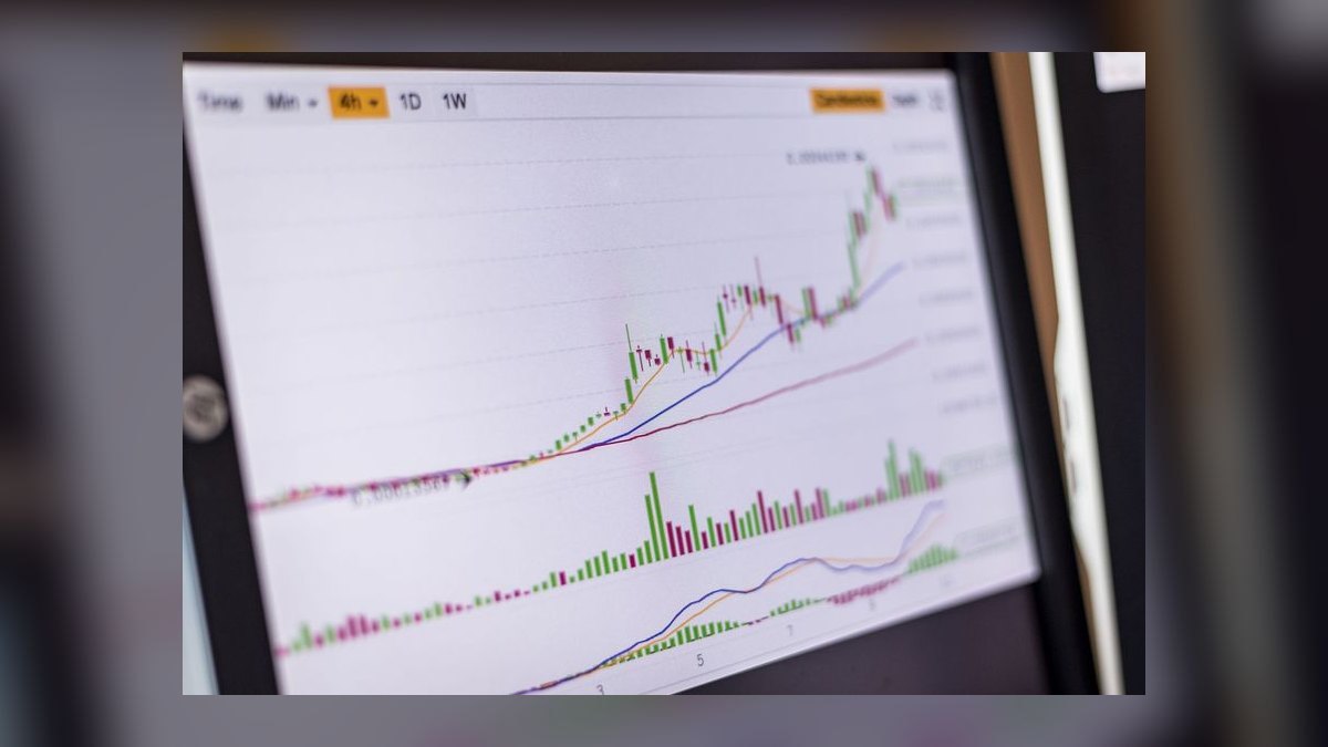 Is Datadog pricing model broken at the bottom — figure 8