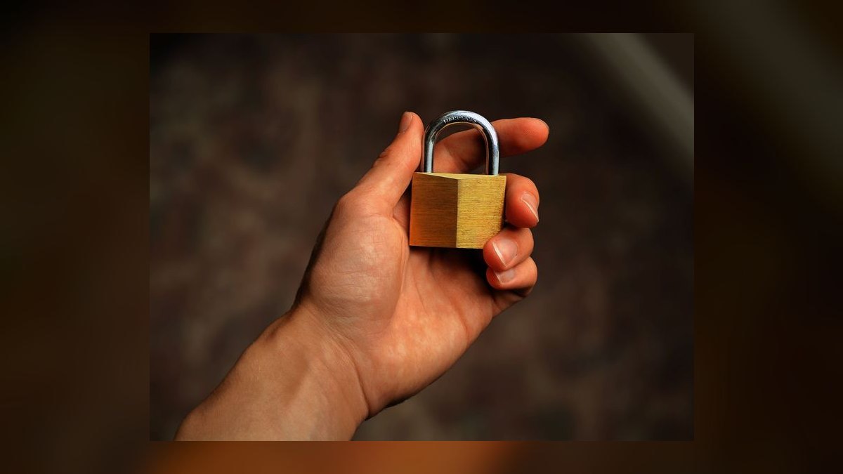 How does Datadog protect ARPU from churn in a recession — figure 2