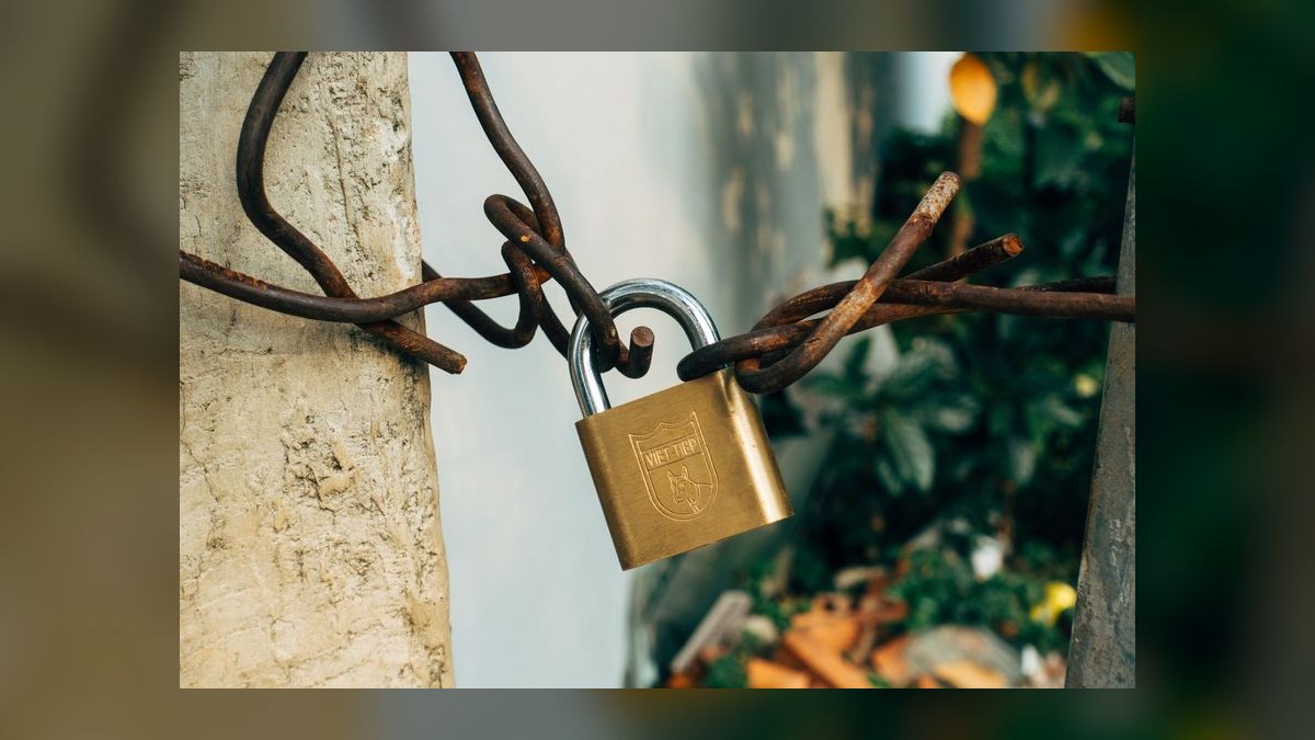 How does Datadog protect ARPU from churn in a recession — figure 7