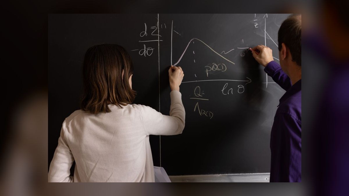 What does Datadog churn math look like under AI pressure — figure 7
