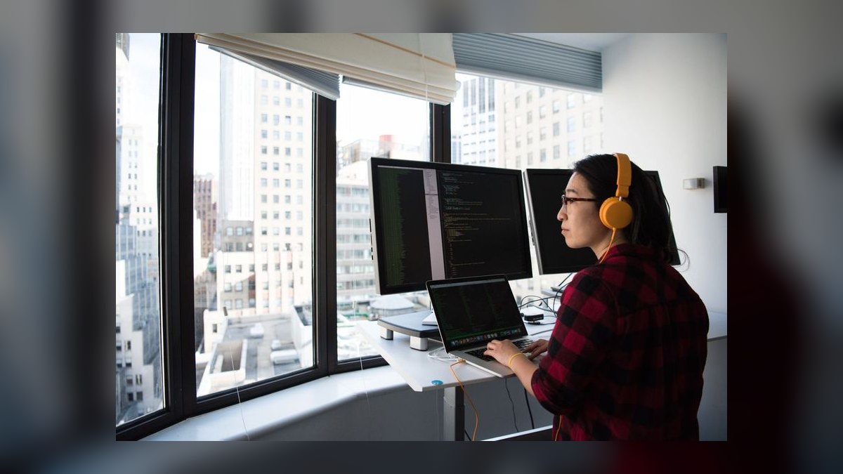 What is Datadog developer-platform strategy through 2027 — figure 6