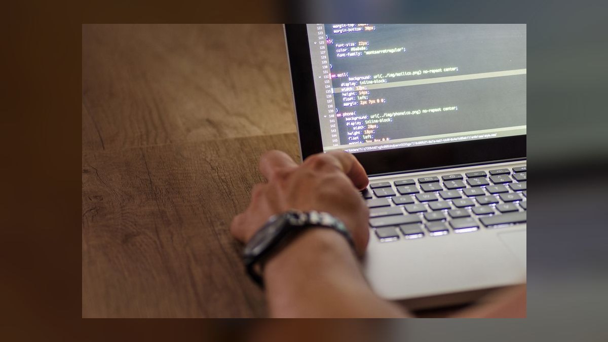 What is Datadog developer-platform strategy through 2027 — figure 8